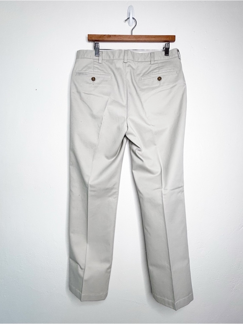 L.L. Bean Standard Fit Chino Khaki Pants Size 32x30 NWT - Picture 2 of 7